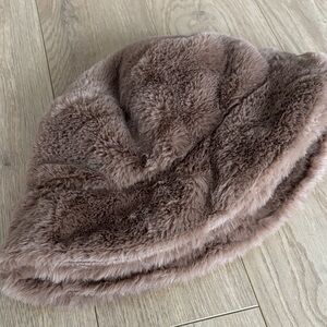 Vero Moda Faux Fur bucket Hat